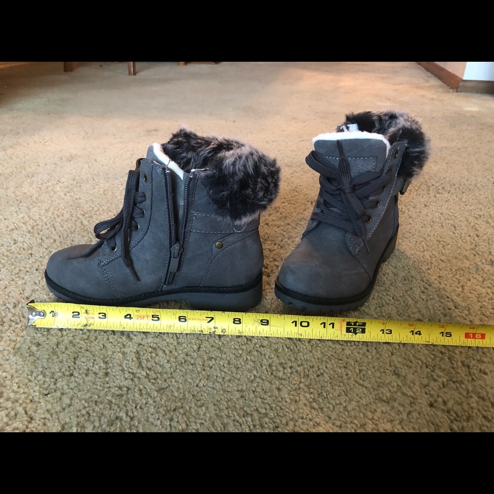 Gray Buckle-accent boots. Big kid -3